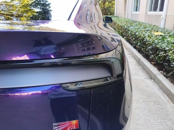 Model Y 2025 Long Range AWD Launch Edition photo 7