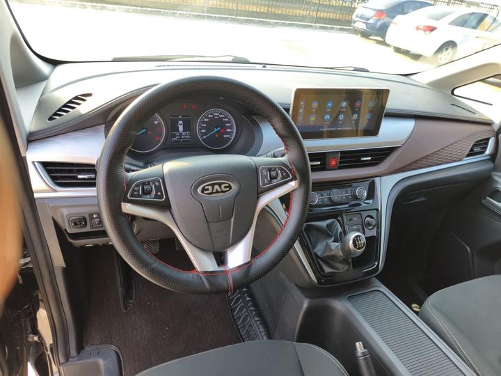 Refine M3 2023 PLUS 1.5T 9-Seater Connected photo 2