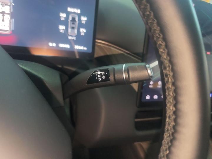 2025 AWD 8 photo 5