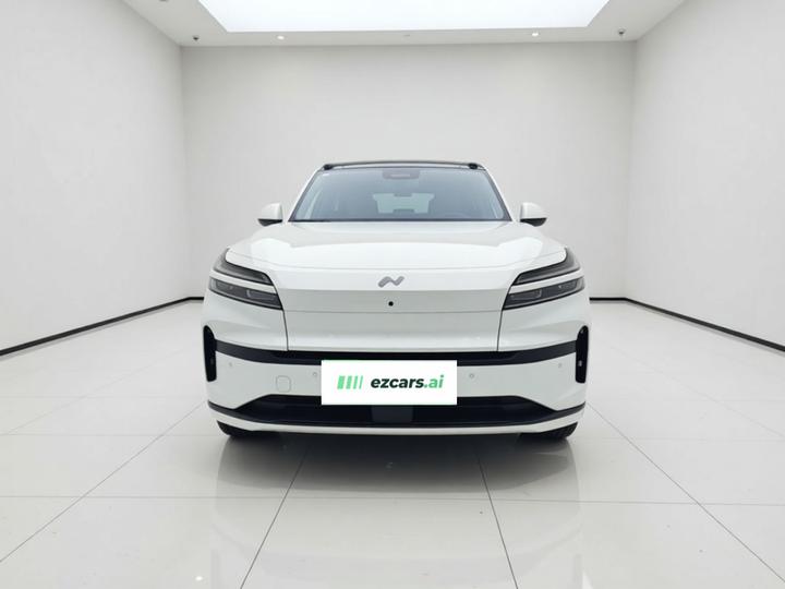 L90 2025 Ultra 6-Seater 60 photo 2