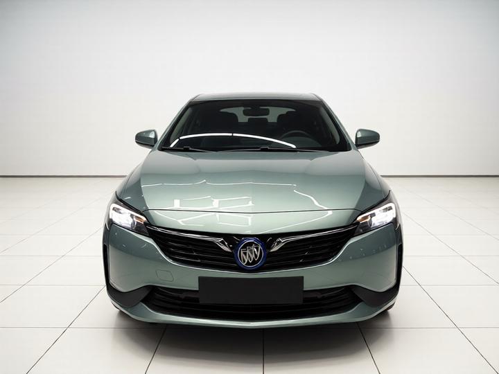 6 2022 PHEV Fashion photo 2