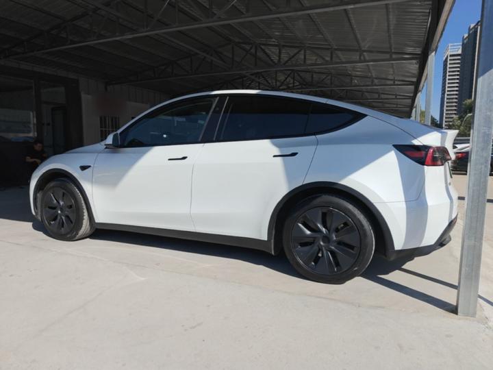Model Y 2024 RWD photo 4