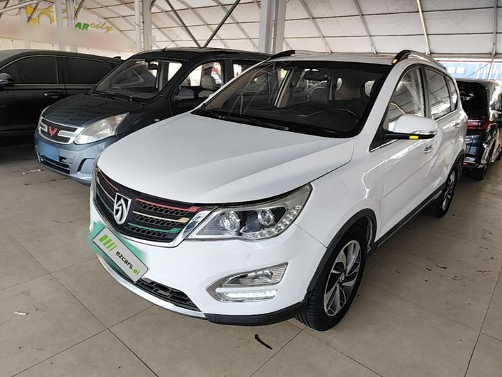560 2015 1.8L MT Luxury