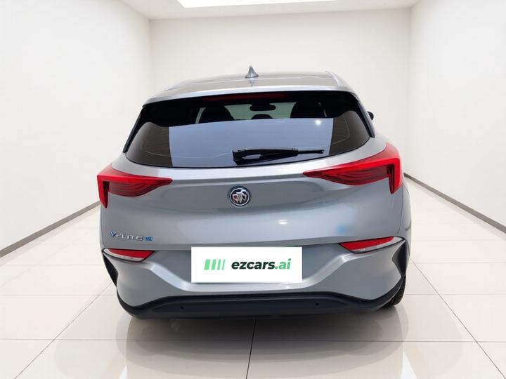 6 2020 PHEV photo 5