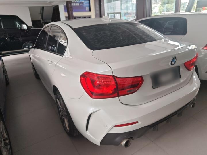 1 Series 2019 120i Leading M Sport Package photo 4