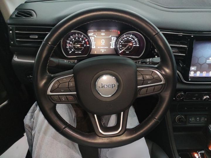 Grand Commander 2022 2.0T RWD Luxury photo 2