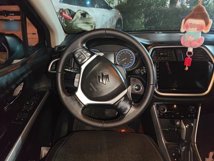 2014 1.6L CVT RWD Elite photo 3
