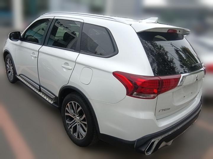 Outlander 2018 2.0L RWD 7-Seater photo 4