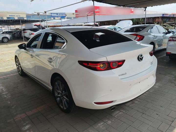3 Axela 2021 2.0L AT photo 4