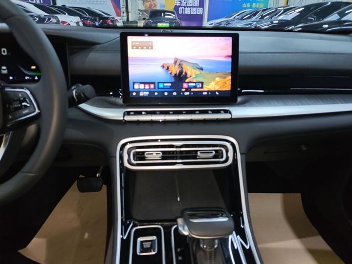 Emgrand 2026 5 1.5L CVT Luxury photo 5