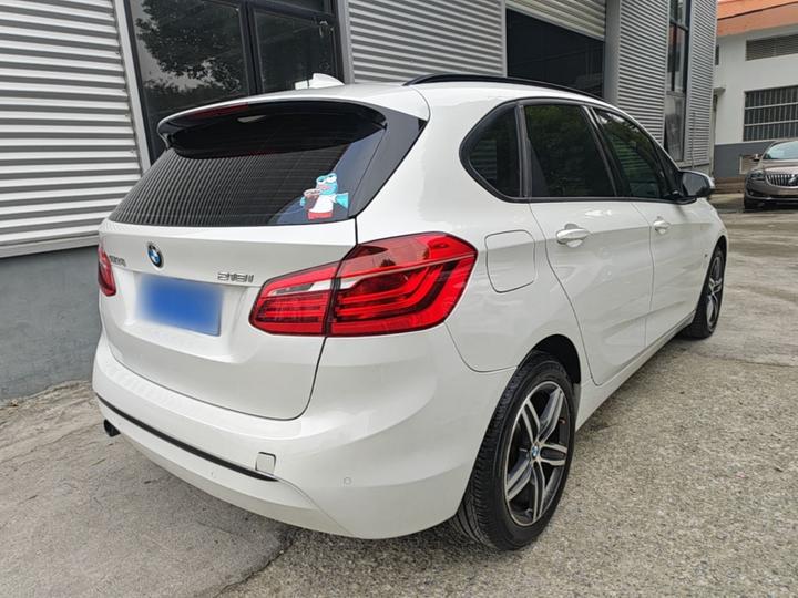 2 Series Wagon 2016 218i Sport Design Package photo 6