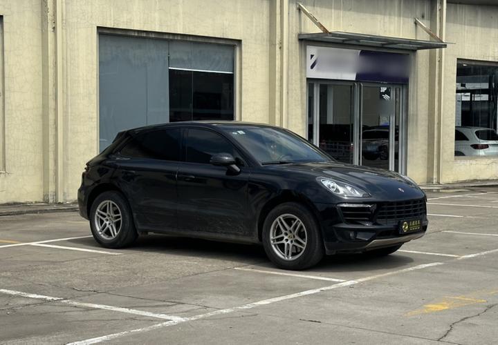 2017 Macan 2.0T photo 3