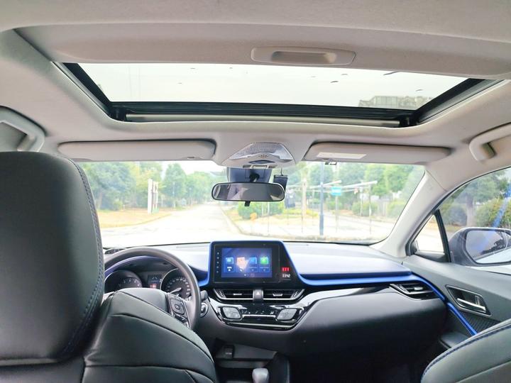 C-HR 2022 2.0L Leading photo 8