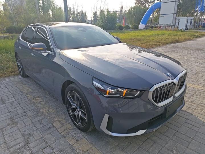 i5 2024 eDrive 35L Exclusive M Sport Package photo 3