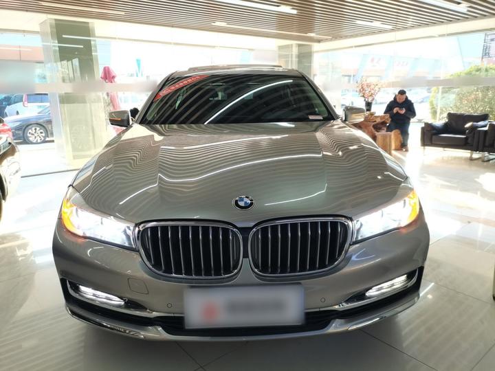 7 Series 2018 730Li Leading Excellence photo 2