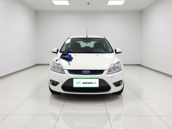 Focus 2013 Hatchback Classic 1.8L MT photo 2