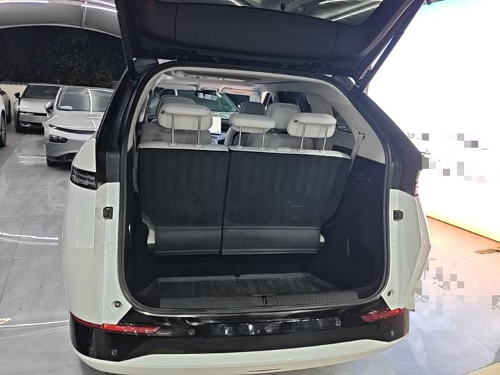 X9 2024 640 AWD Performance Max photo 8