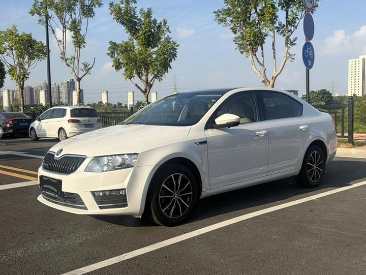 Octavia 2017 1.6L AT