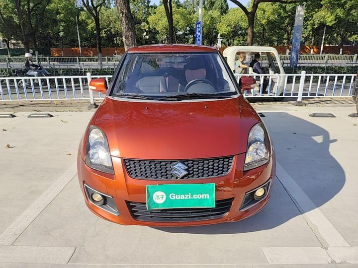 Swift 2014 1.5L AT Fashion photo 2