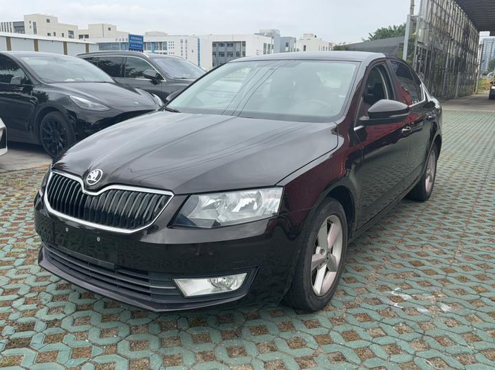 Octavia 2015 1.6L AT