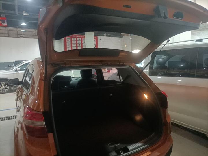 ix25 2015 1.6L AT RWD Smart GLS photo 8