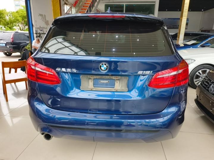 2 Series Wagon 2018 218i Exclusive Sport Package photo 3