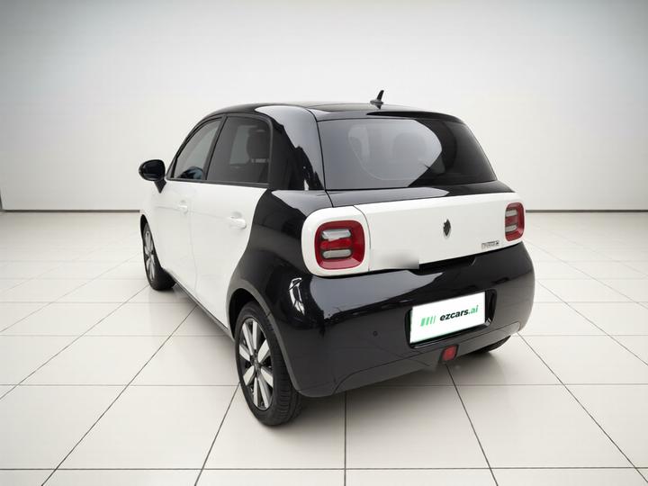 2021 351km Luxury photo 4