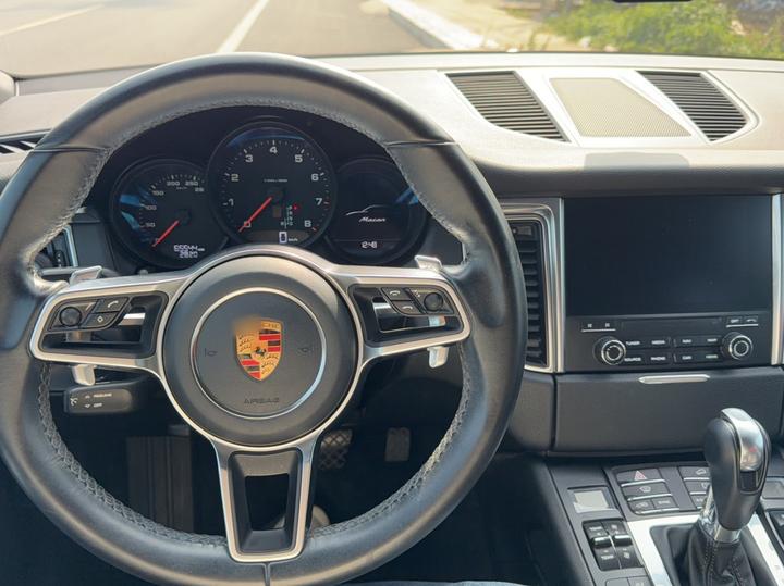 2017 Macan 2.0T photo 3