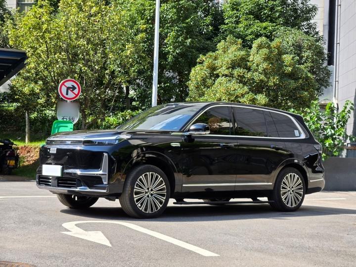 Galaxy M9 2025 210km AWD Pilot