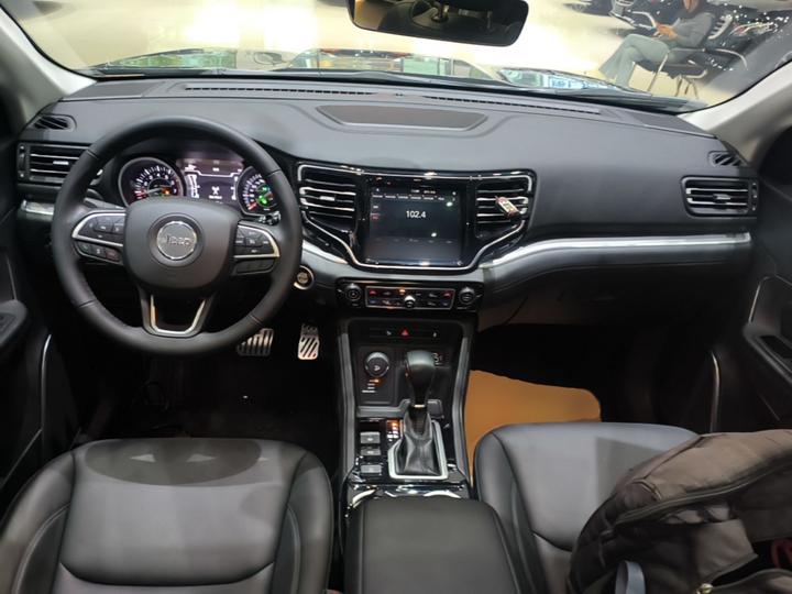 Grand Commander 2022 2.0T AWD Luxury photo 5
