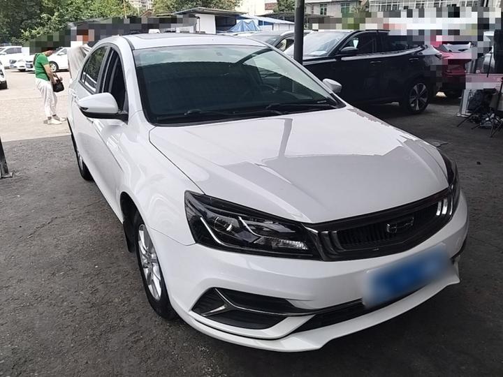 Emgrand 2020 1.5L MT Luxury photo 3