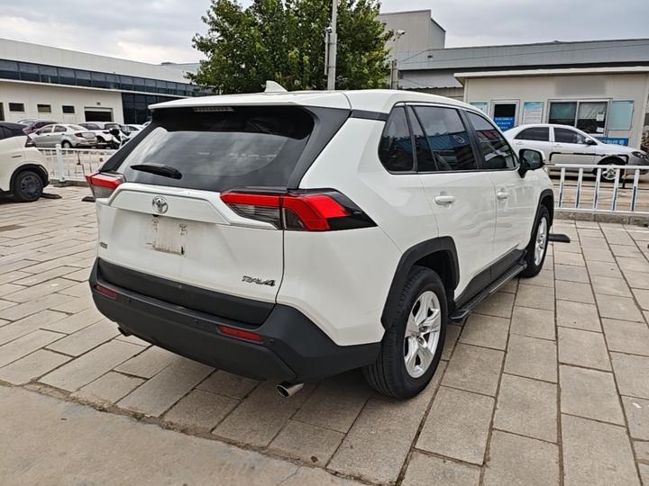 RAV4 2020 2.0L CVT RWD photo 4
