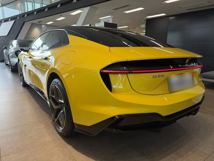 Lotus EMEYA 2025 600 Luxury photo 3
