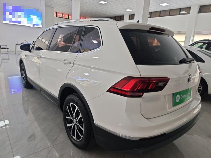 Tiguan L 2018 330TSI AT RWD Luxury photo 4