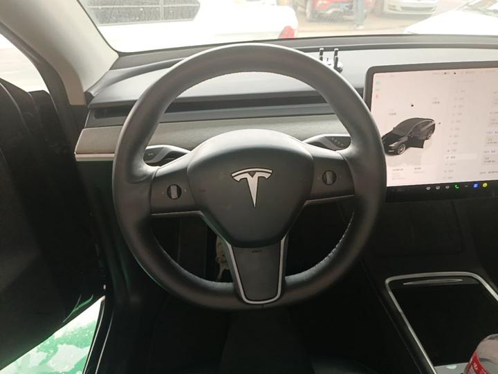 Model Y 2024 RWD photo 6