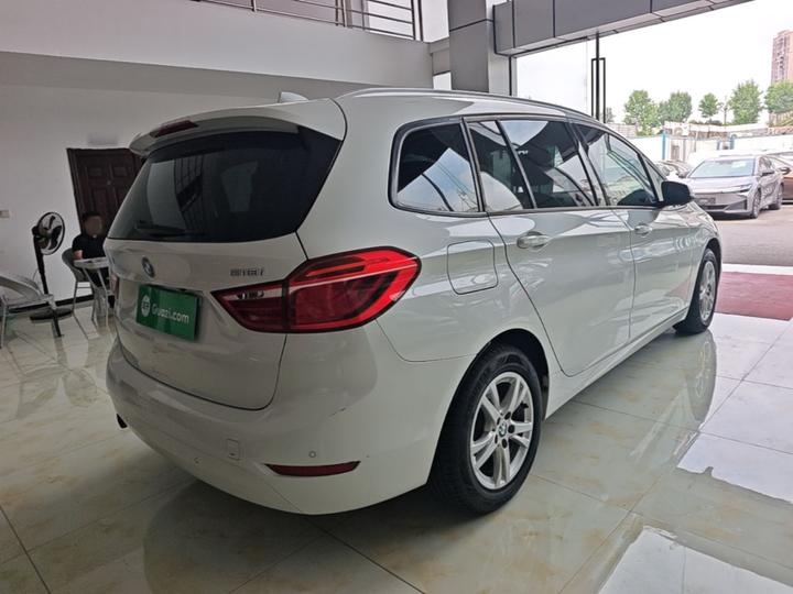 2 Series Wagon 2015 218i Leading photo 4