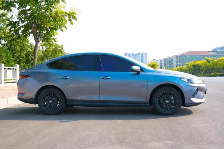 Qin PLUS 2025 EV ADAS 420KM Leading photo 4