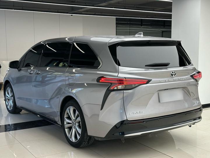 Sienna 2024 2.5L Hybrid Premium photo 4