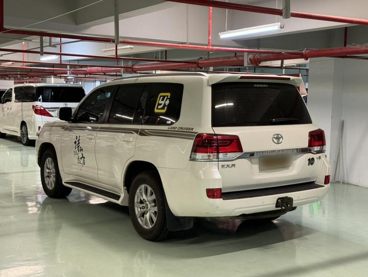 Land Cruiser Parallel Import photo 2