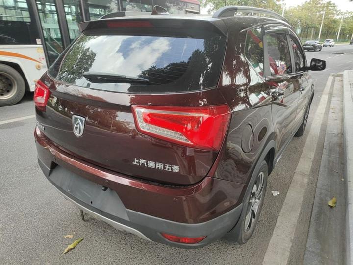 560 2016 1.8L MT Luxury photo 6