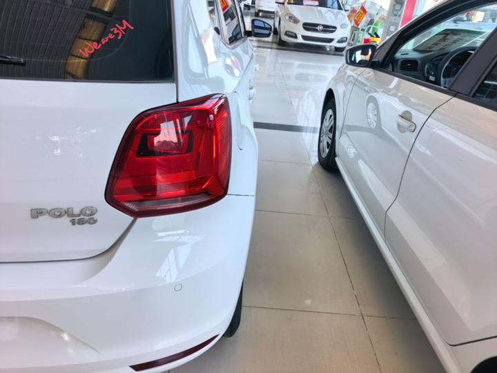 Polo 2016 1.6L AT Comfort photo 7