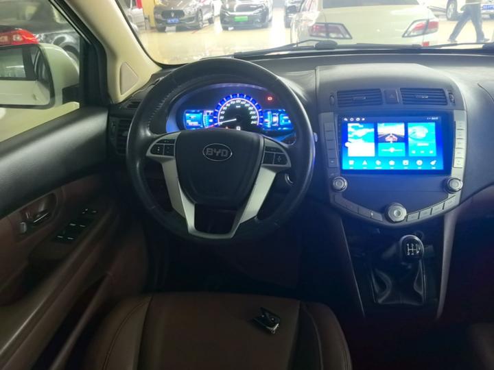 S6 2014 2.0L MT Luxury 5-Seater photo 6