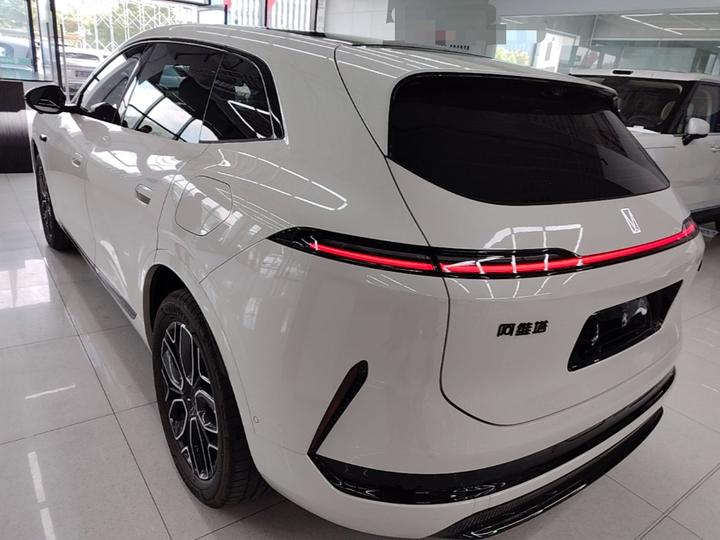 07L 2027 Max+ EV photo 4