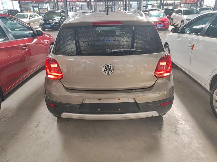 2014 1.6L Cross Polo AT photo 3
