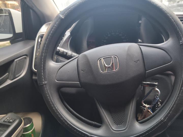 2015 1.5L MT Luxury photo 3