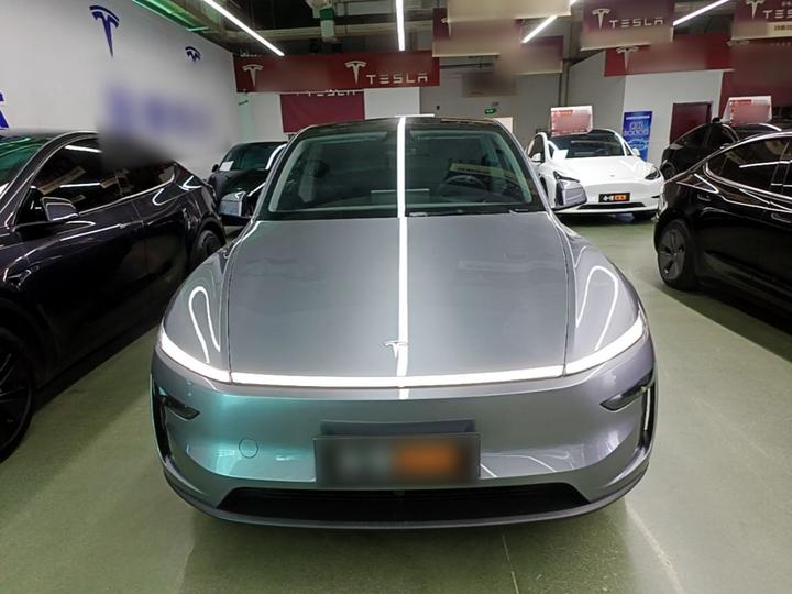 Model Y 2025 RWD photo 2