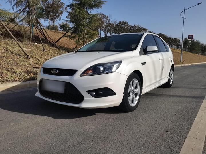 Focus 2014 Hatchback Classic 1.8L AT Collection photo 2