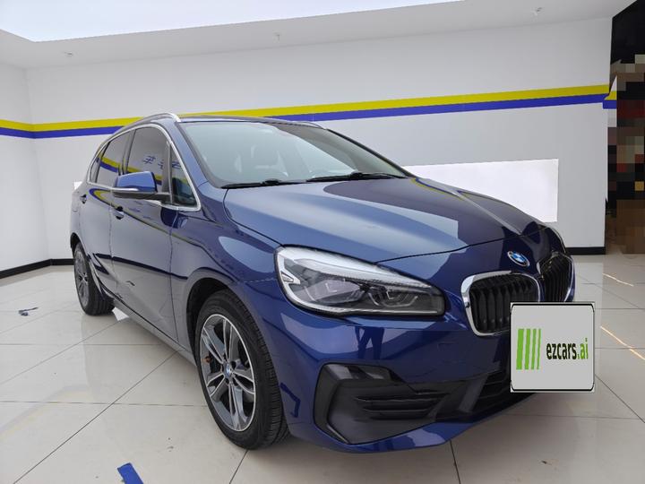 2 Series Wagon 2018 218i Exclusive Sport Package photo 3