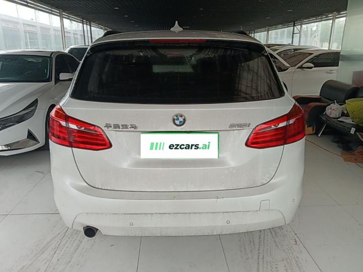 2 Series Wagon 2016 218i Leading photo 5