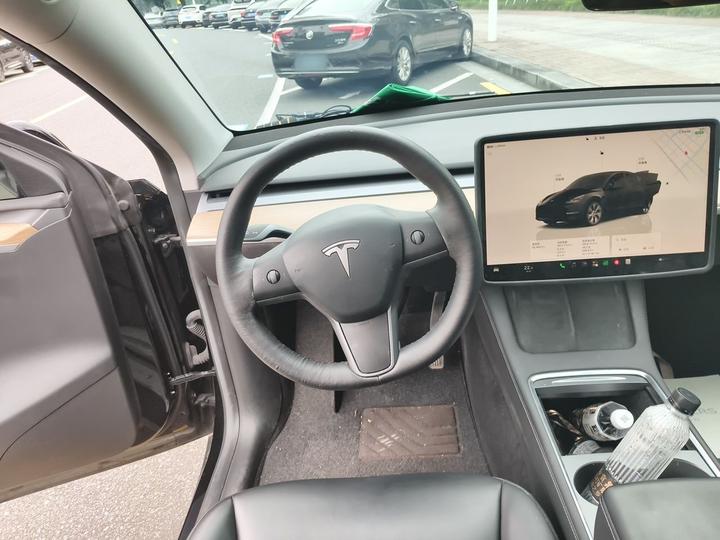 Model Y 2022 RWD photo 3